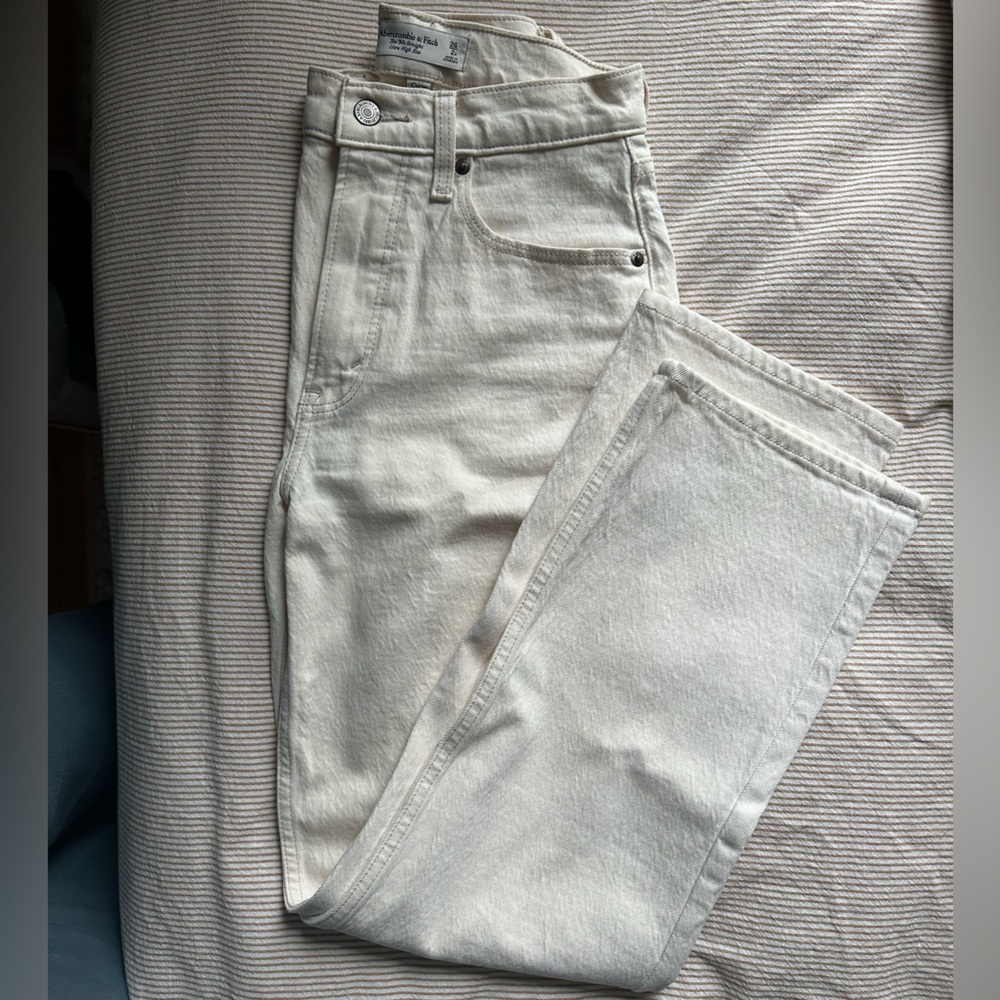Abercrombie & Fitch - Curve Love Ultra High Rise 90s Straight Jean